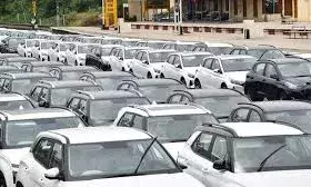 Auto wholesales dip 11% in Aug due to continued chip shortage, high commodity prices
