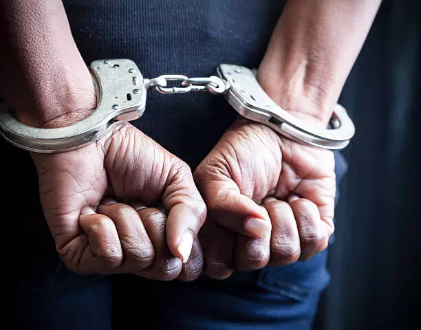 Wanted Criminal Escapes As Accomplices Surround Police Jeep In Uttar Pradesh Wanted Criminal Escapes As Accomplices Surround Police Jeep In Uttar Pradesh