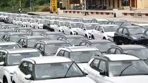Auto wholesales dip 11% in Aug due to continued chip shortage, high commodity prices